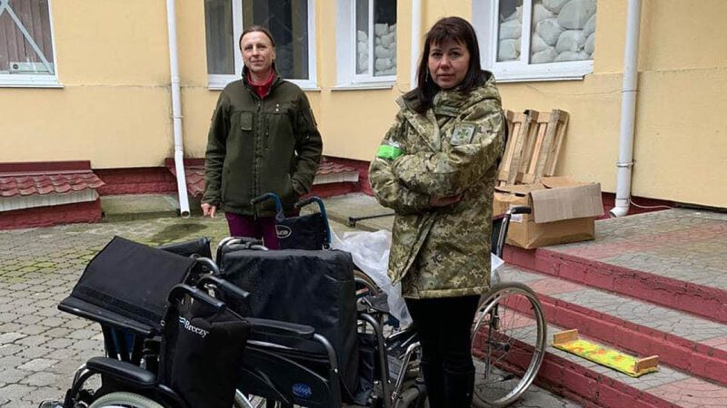 THE TEAM OF THE VIKTOR LESCHYNSKYI FUND GAVE THE BORDER GUARDS WHEELCHAIRS AND MEDICINES
