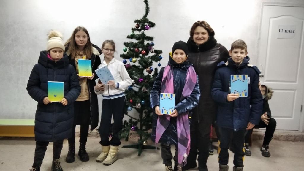 You are currently viewing THE VIKTOR LESHCHYNSKYI FUND PROVIDED THE STUDENTS OF THE CHERNIGIV REGION WITH NOTEBOOKS