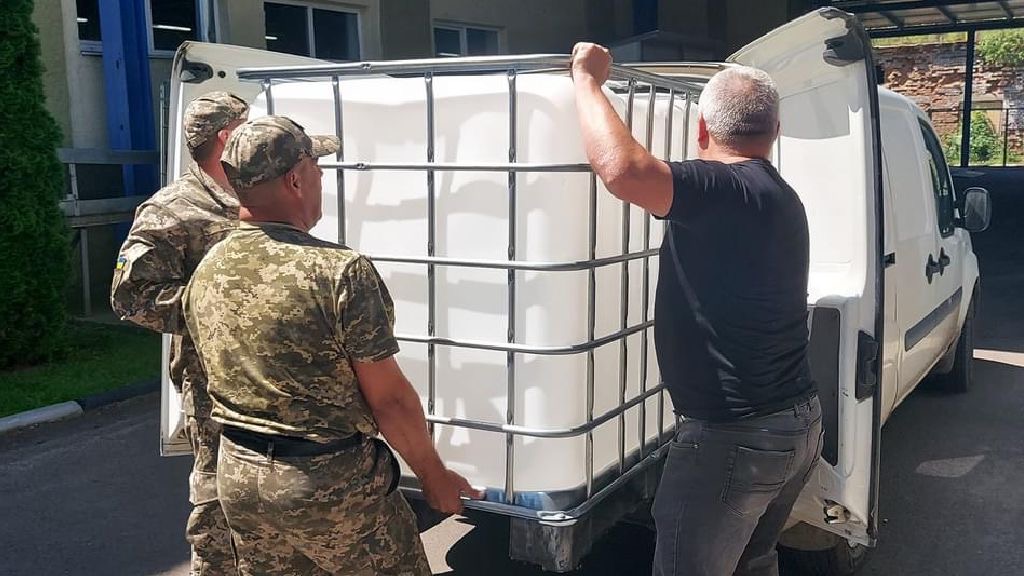 You are currently viewing WE TRANSFER AND CONTINUE TO COLLECT HUMANITARIAN AID FOR THE PEOPLE OF KHERSON